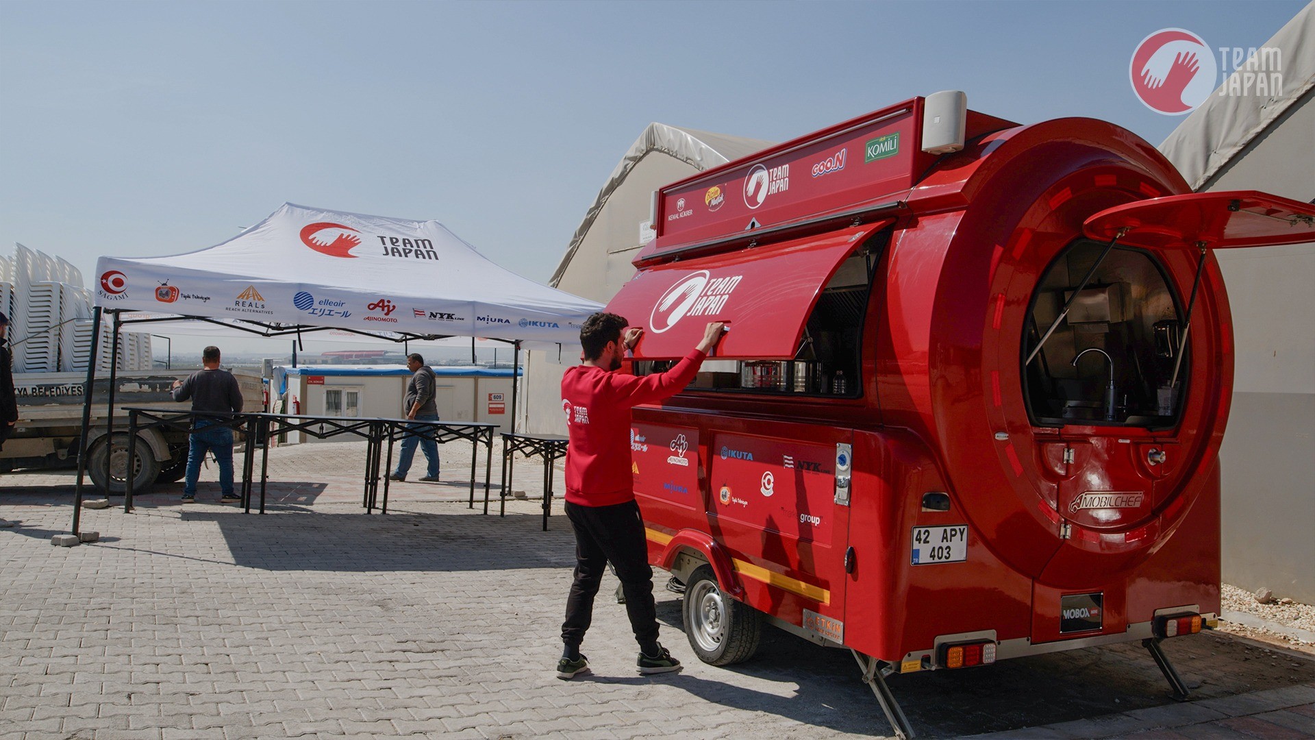 “Team Japan”によるトルコ・ハタイ県での被災者支援　在トルコ日系法人の連合体が、食べ物や水、衛生用品などを届けています