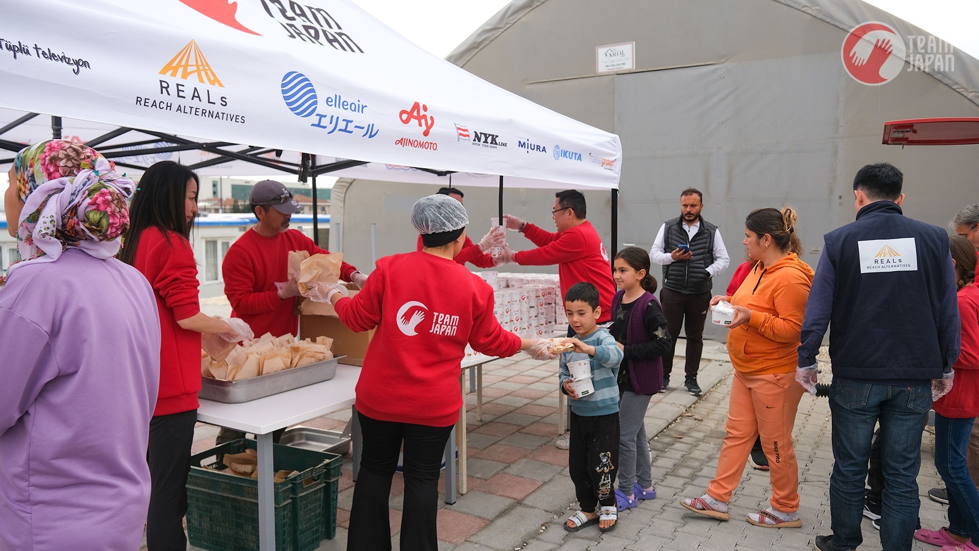 “Team Japan”にてトルコ・シリア大地震で被災したのべ3,500人に支援を届けました