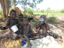 南スーダン　緊急支援物資配布