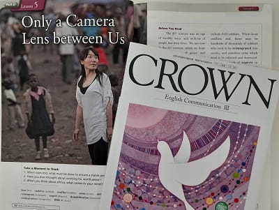 【教科書に採用されました】高校英語「CROWN English Communication Ⅲ」Lesson5 “Only a Camera Lens between Us”(2015～現在) （三省堂）